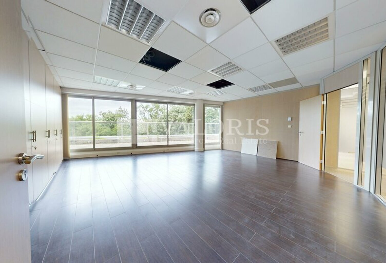 BUREAUX à LOUER — photo 1