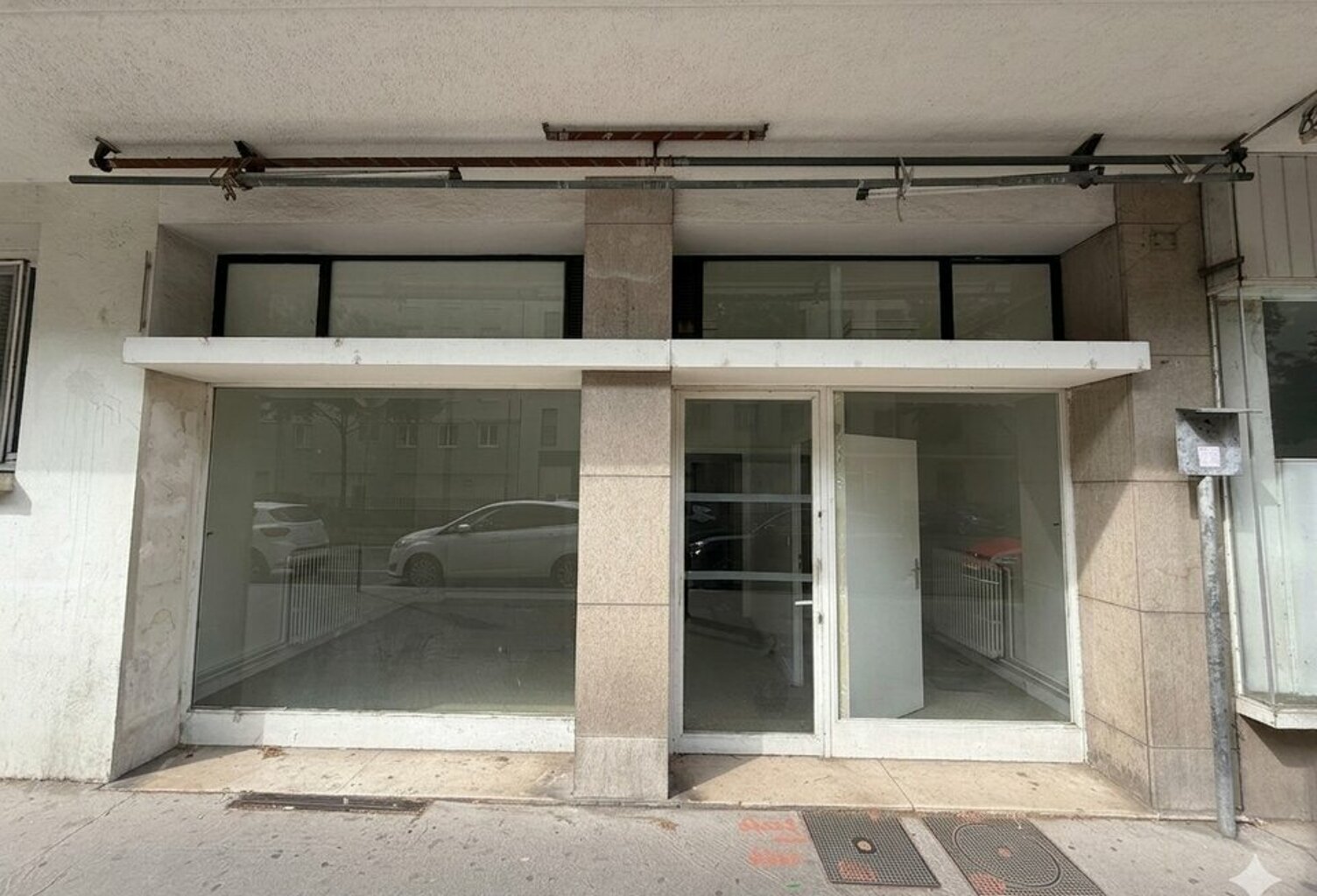 LOCAL COMMERCIAL à LOUER — photo 1