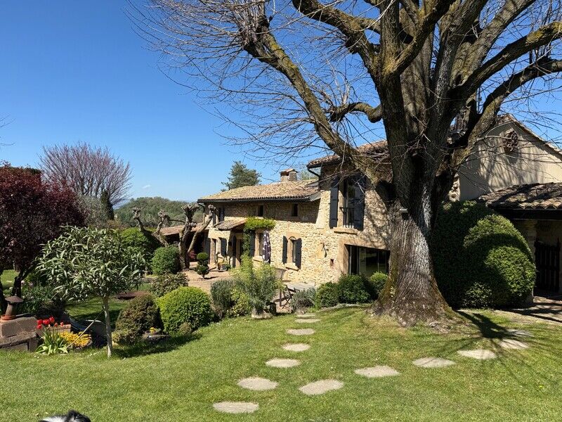 Villa / Maison  T7 à vendre Montvendre 26120