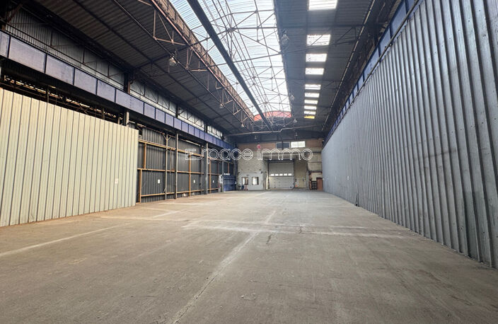LOCAL COMMERCIAL AVEC BUREAUX ET ATELIER - LE HOULME - 650 m² - PARKING — photo 2