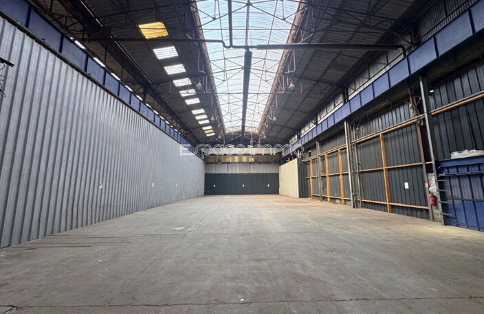 LOCAL COMMERCIAL AVEC BUREAUX ET ATELIER - LE HOULME - 650 m² - PARKING — photo 3