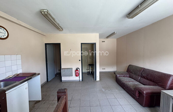 LOCAL COMMERCIAL AVEC BUREAUX ET ATELIER - LE HOULME - 650 m² - PARKING — photo 4