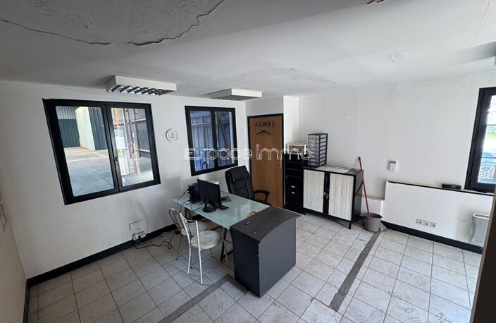 LOCAL COMMERCIAL AVEC BUREAUX ET ATELIER - LE HOULME - 650 m² - PARKING — photo 5