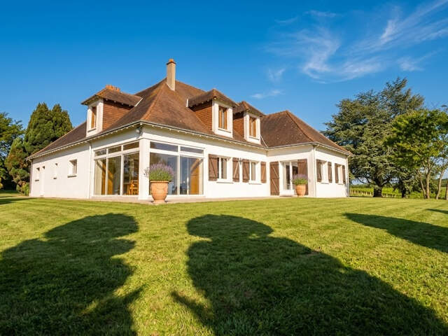 BELLE VILLA AVEC VUE SUR LA CAMPAGNE — photo du bien