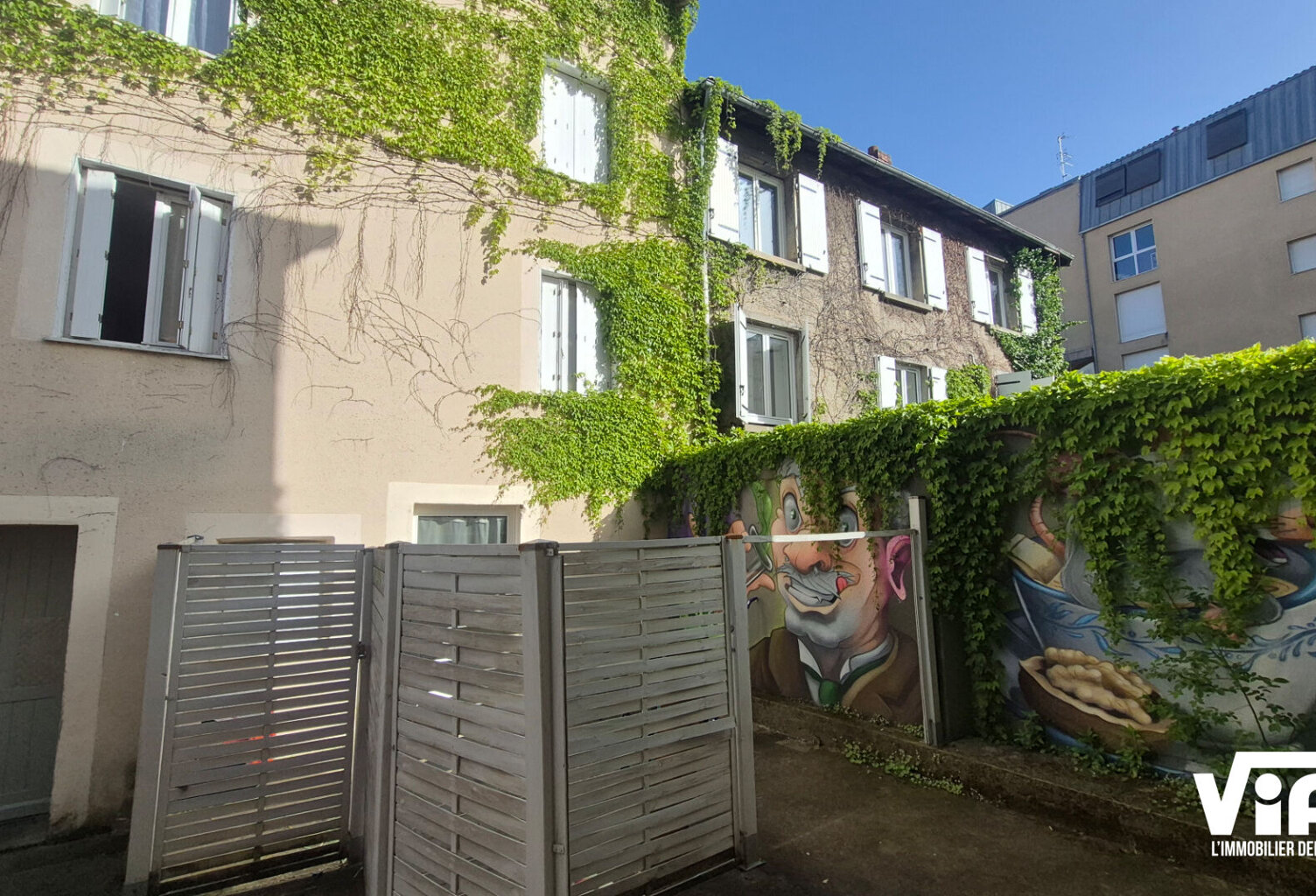 Centre ville, immeuble avec 13 appartements — photo 1