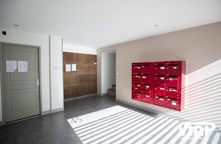 Centre ville, immeuble avec 13 appartements — photo 3