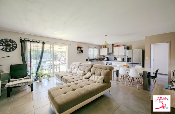Édifiée en 2019 et encore sous garantie, découvrez cette maison — photo 2