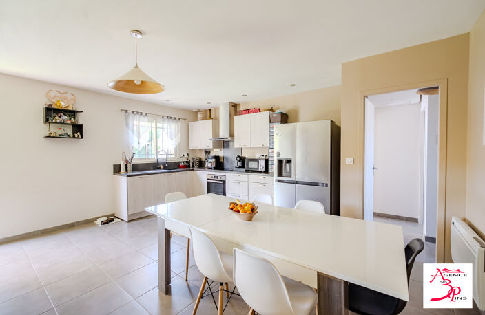 Édifiée en 2019 et encore sous garantie, découvrez cette maison — photo 3