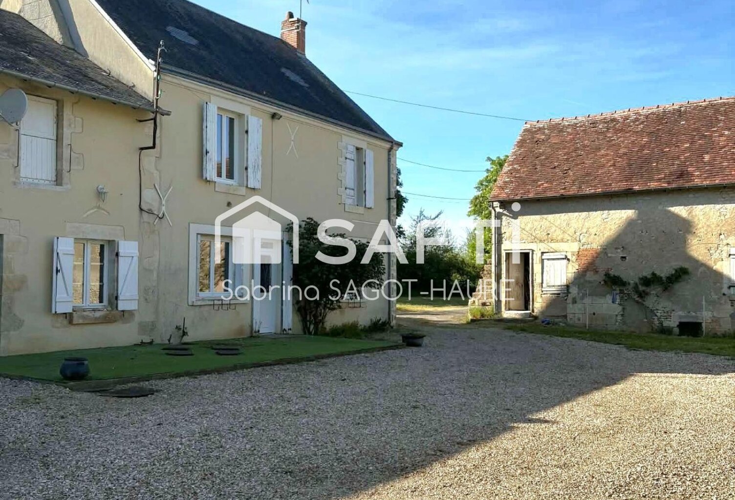 Corps de ferme isolé avec grange et grand terrain — photo 1
