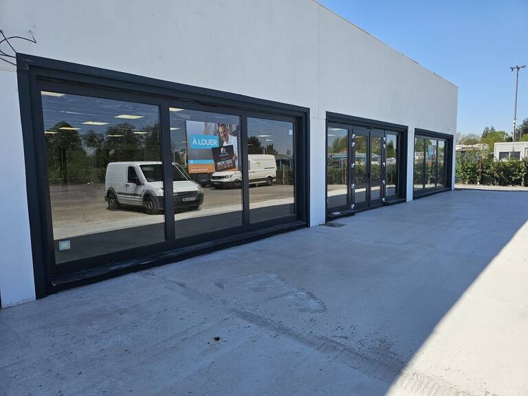 Local commercial — photo 1