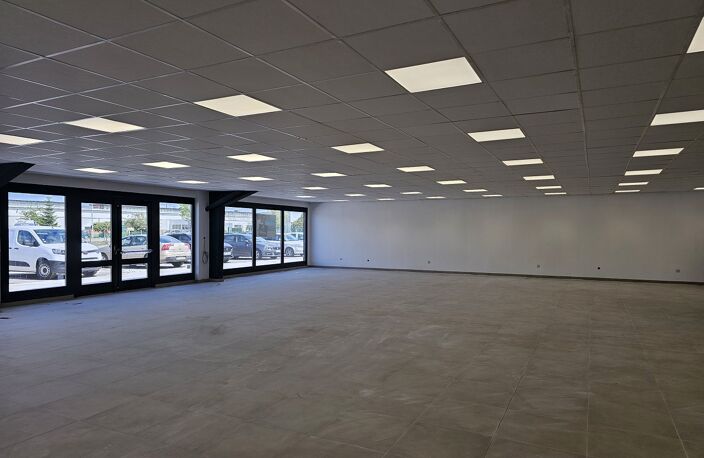 Local commercial — photo 2