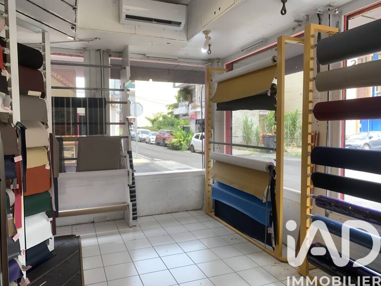 Vente Boutique/Local commercial 107 m&sup2; — photo 1