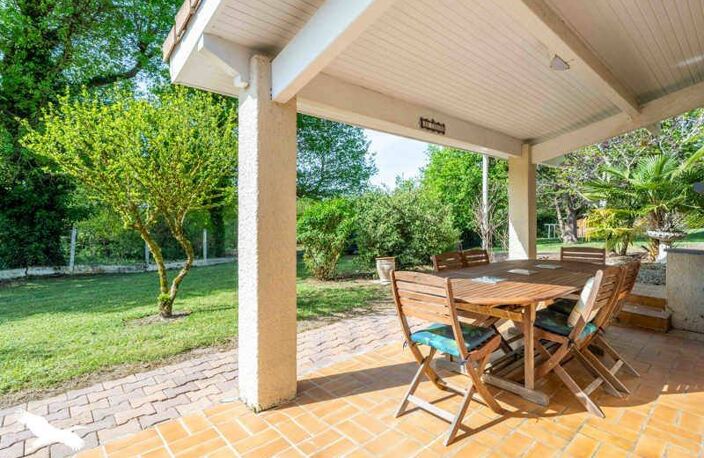 Vente maison 6 pièces 99 m² Montguyon (17270) — photo 2