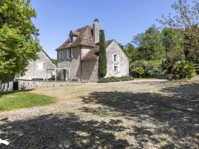 Maison en pierre de 4 pièces principales — photo 1