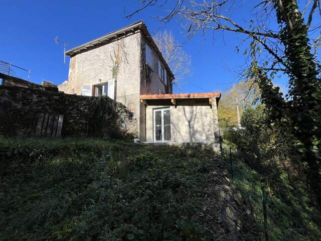 Maison en pierre de 4 pièces principales — photo du bien