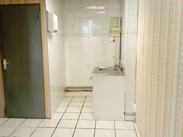 Vente Boutique/Local commercial 30 m&sup2; — photo 1