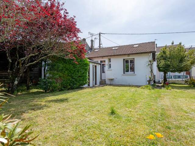 Maison en pierre de 4 pièces principales — photo du bien