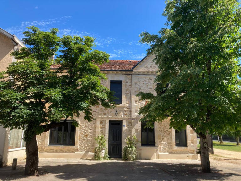 Venez découvrir cette agréable maison en pierre du pays avec son jardin piscinable — photo 1