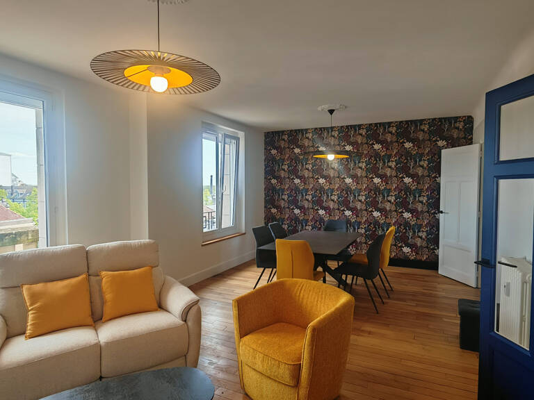 Appartement entièrement rénové dans le bouchon de Champagne, — photo 1