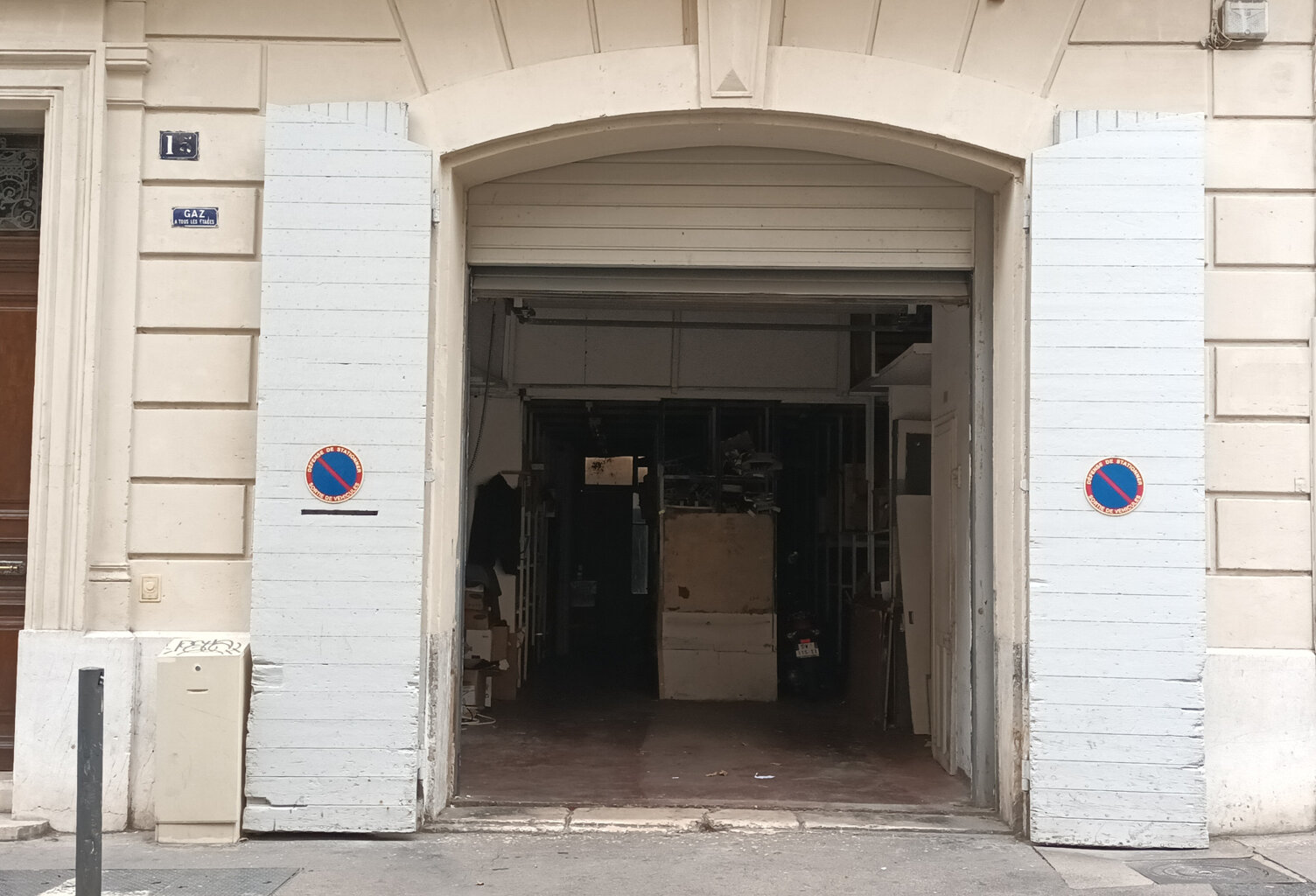 Murs de local commercial 13001 avec extérieur — photo 1