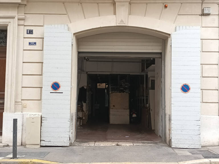Murs de local commercial 13001 avec extérieur — photo 1