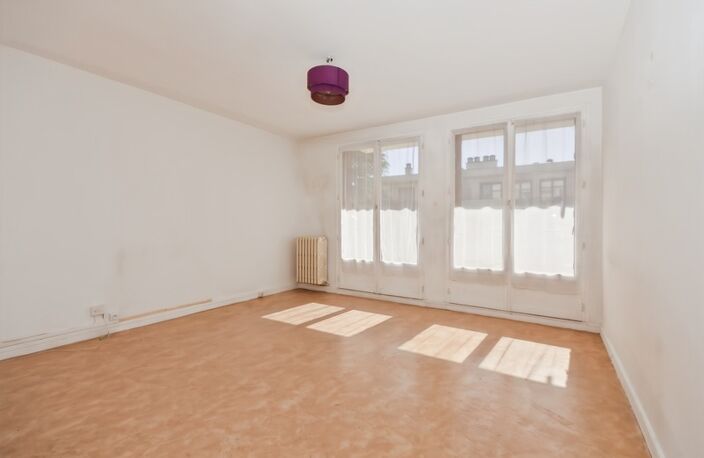 FRESNES - 3 PIECES - 61,38 m² - BALCON, CAVE ET BOX - RESIDENCE EN PIERRE DE TAILLE — photo 3