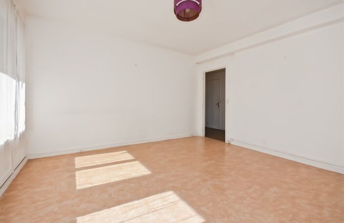 FRESNES - 3 PIECES - 61,38 m² - BALCON, CAVE ET BOX - RESIDENCE EN PIERRE DE TAILLE — photo 4