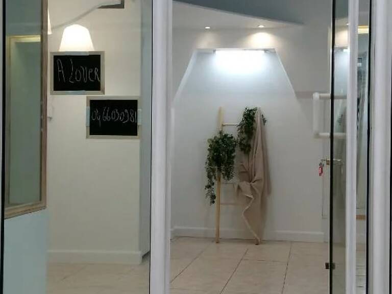 Local commercial — photo 1