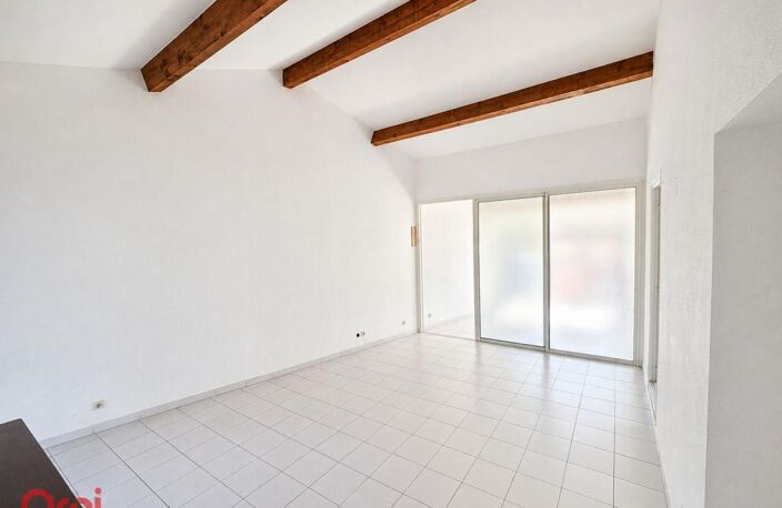 Agde Centre – T2 traversant de 37,30 m² avec loggia, dernier étage et faibles charges — photo 5