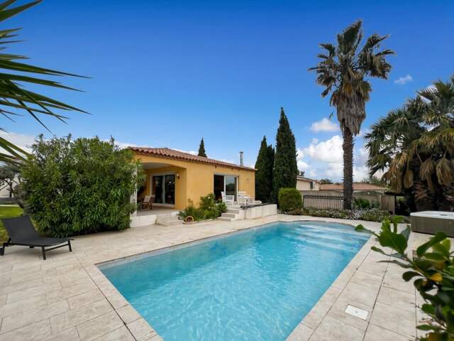 VILLA T5 172 M2 DE PLAIN PIED AVEC GARAGE, PISCINE ET JARDIN — photo du bien