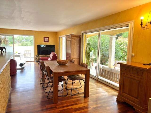 VILLA T5 172 M2 DE PLAIN PIED AVEC GARAGE, PISCINE ET JARDIN — photo du bien