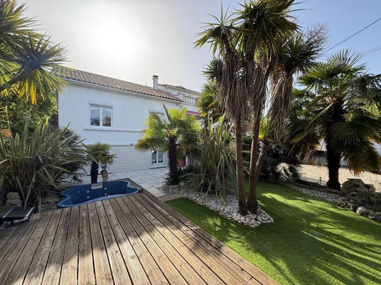 Maison SAINT GEORGES DE DIDONNE AVEC TERRAIN - 800m Plage de Vallieres — photo 1