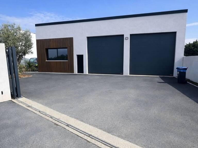 Local d’activité 200m² avec double atelier et bureaux SAINT VIVIEN - La Rochelle (17) — photo 1