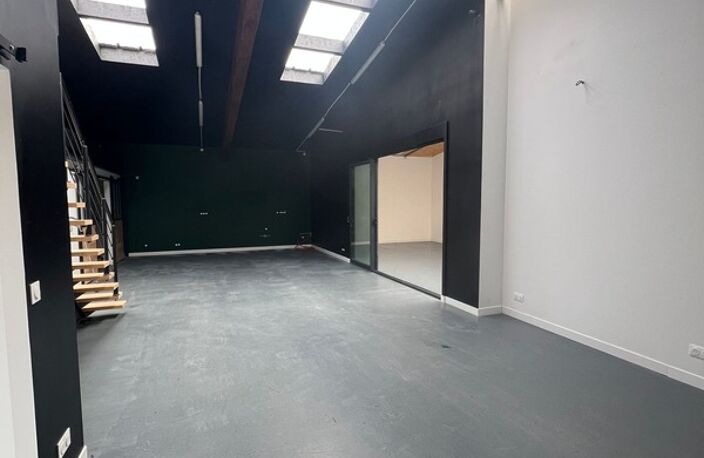 Local d’activité 200m² avec double atelier et bureaux SAINT VIVIEN - La Rochelle (17) — photo 2
