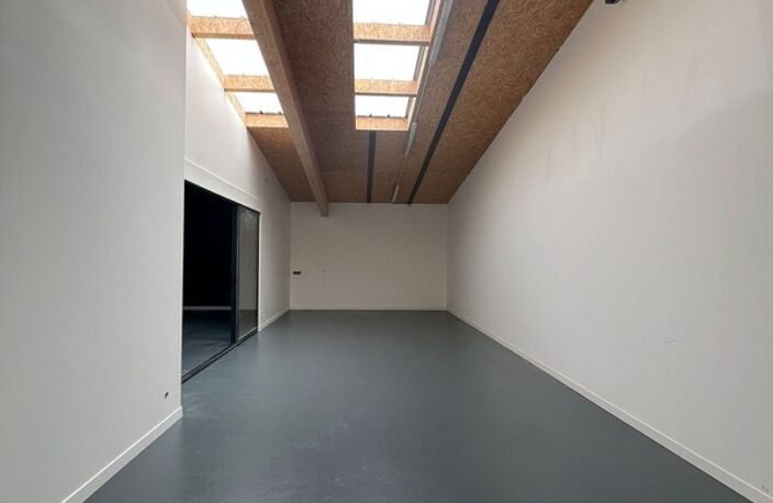 Local d’activité 200m² avec double atelier et bureaux SAINT VIVIEN - La Rochelle (17) — photo 4