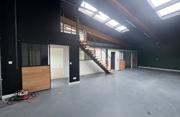 Local d’activité 200m² avec double atelier et bureaux SAINT VIVIEN - La Rochelle (17) — photo 5