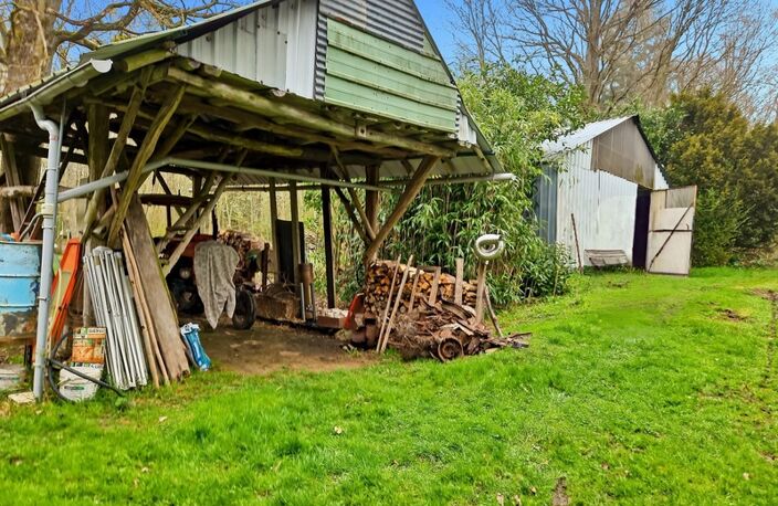 Au cœur de la nature, propriété d’exception de 18 000 M2 avec étang privé, 2 granges-maison chaleureuse de 133 m², 3 chambres, cheminée et poêle : un havre de paix à LA FERTE SOUS JOUARRE (77) — photo 2