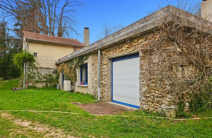 Au cœur de la nature, propriété d’exception de 18 000 M2 avec étang privé, 2 granges-maison chaleureuse de 133 m², 3 chambres, cheminée et poêle : un havre de paix à LA FERTE SOUS JOUARRE (77) — photo 3