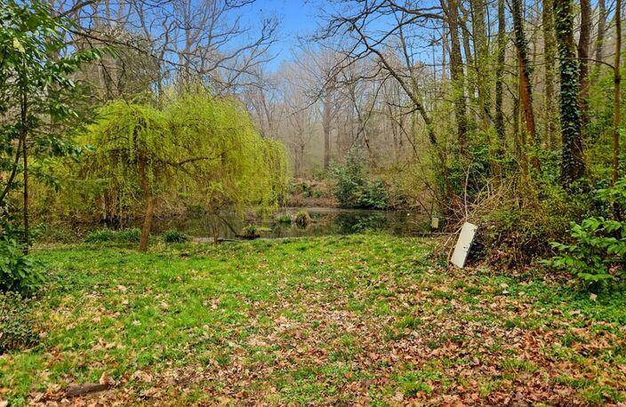 Au cœur de la nature, propriété d’exception de 18 000 M2 avec étang privé, 2 granges-maison chaleureuse de 133 m², 3 chambres, cheminée et poêle : un havre de paix à LA FERTE SOUS JOUARRE (77) — photo 5