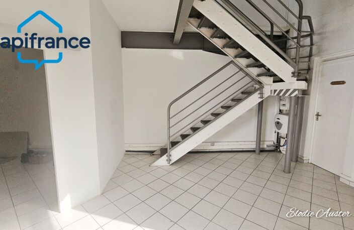 Local professionnel en duplex à Jarry secteur Houelbourg — photo 4