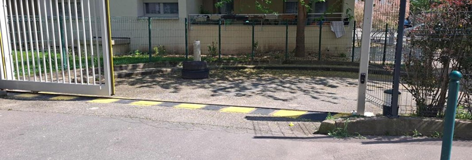 Garage   m² à louer à Lyon 7 (69007)