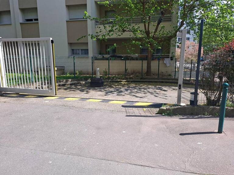 GARAGE BOXE SECURISE LYON 7EME — photo 1