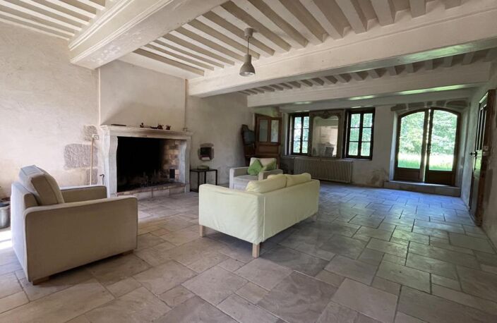 Petit château du 16ème sur 1 ha 30 de parc avec tennis et piscine — photo 2
