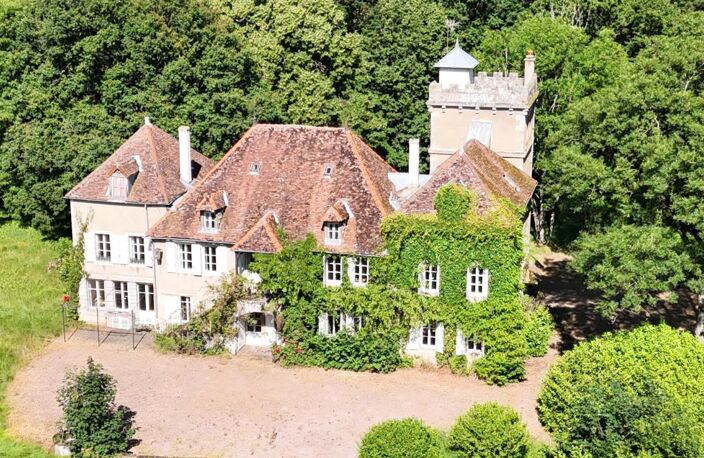 Petit château du 16ème sur 1 ha 30 de parc avec tennis et piscine — photo 4