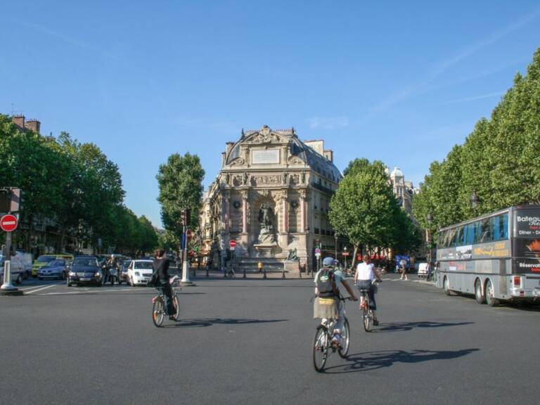IMMEUBLE A VENDRE - PARIS XEME — photo 1