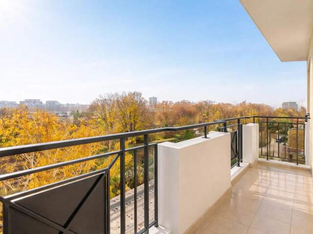 Appartement lumineux avec balcons et loggia — photo du bien