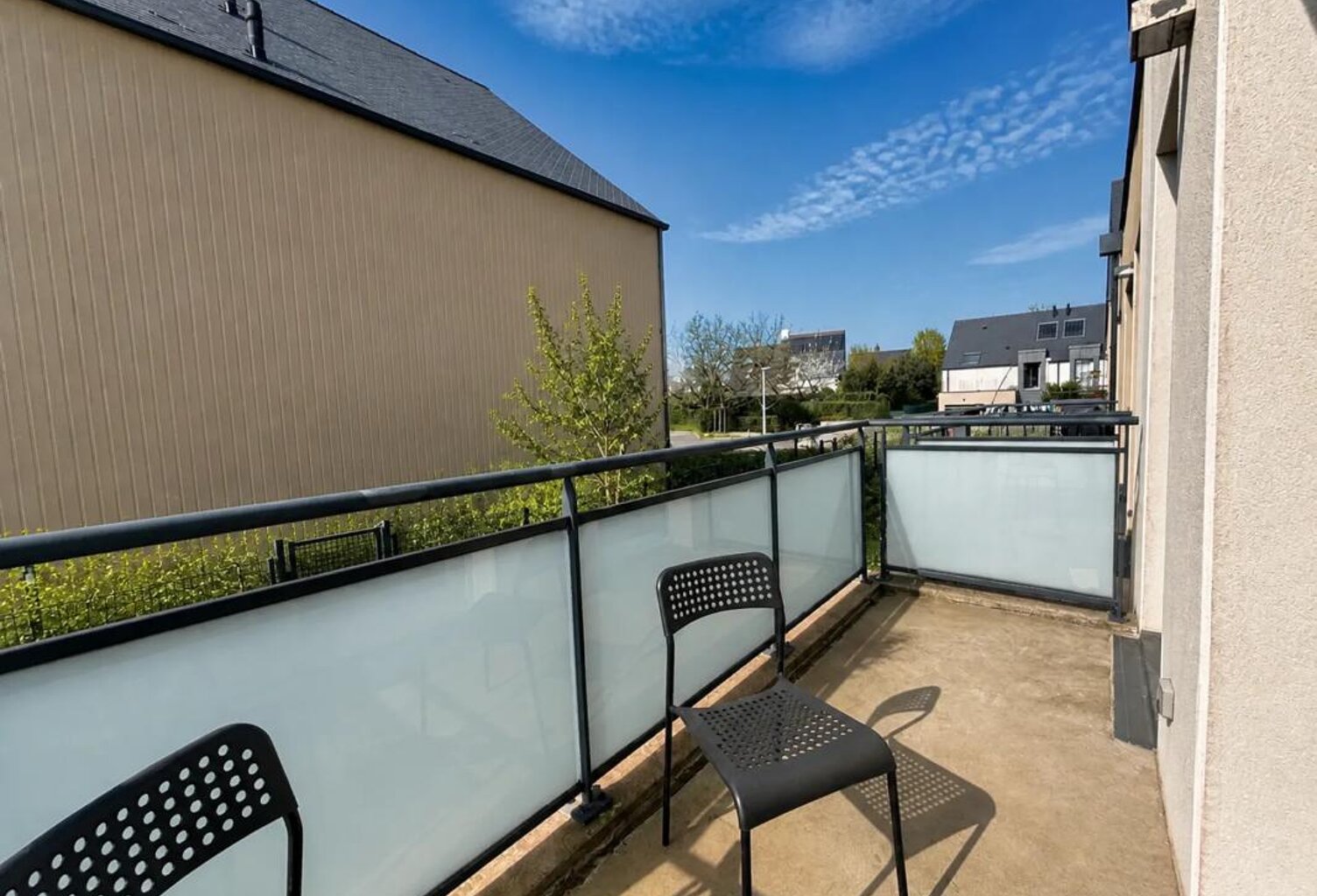 Clé en Main : Charmant T2 Récent avec Balcon et Parking — photo 1
