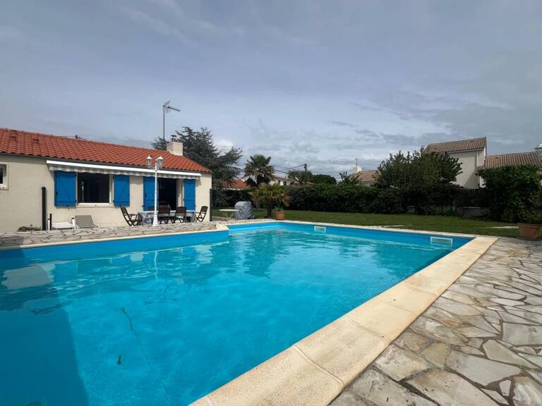 Maison de plain-pied avec piscine, au calme et proche plage — photo 1