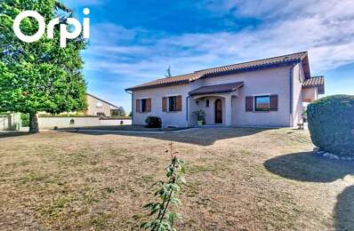 À Vendre MAISON FAMILIALE PONT DU CHATEAU, GRAND TERRAIN, 4 CHAMBRES — photo du bien