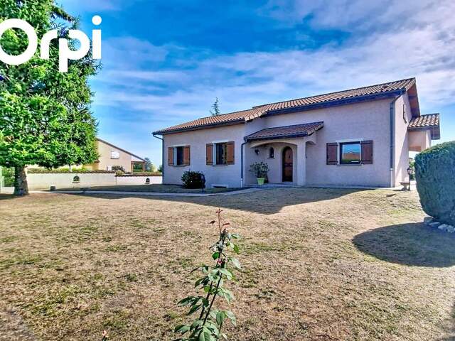 À Vendre MAISON FAMILIALE PONT DU CHATEAU, GRAND TERRAIN, 4 CHAMBRES — photo du bien